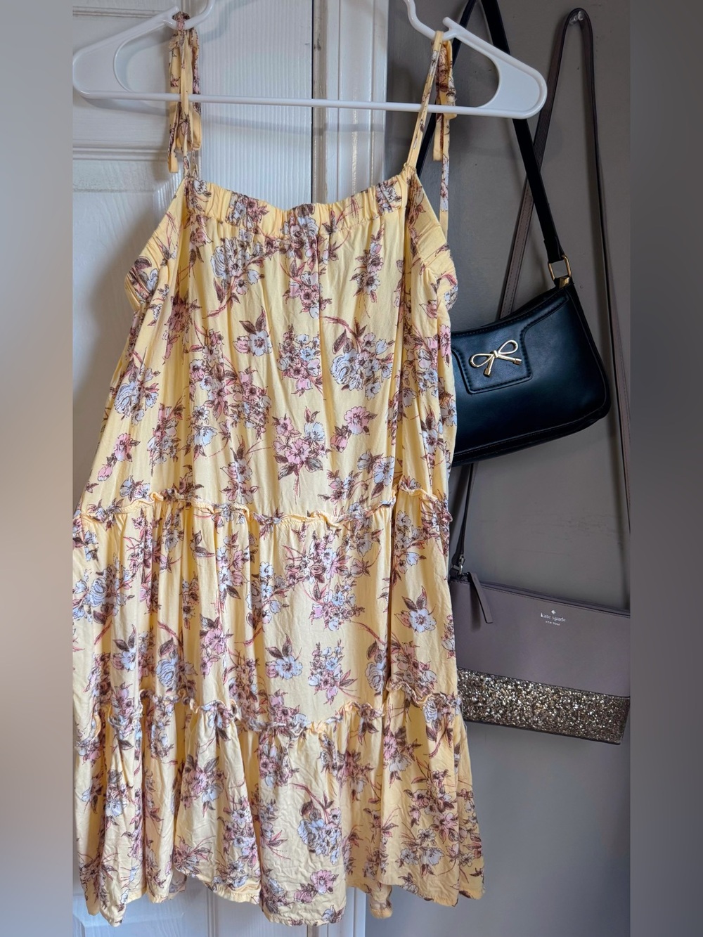 Yellow floral dress, only worn a few times! in excellent condition💛